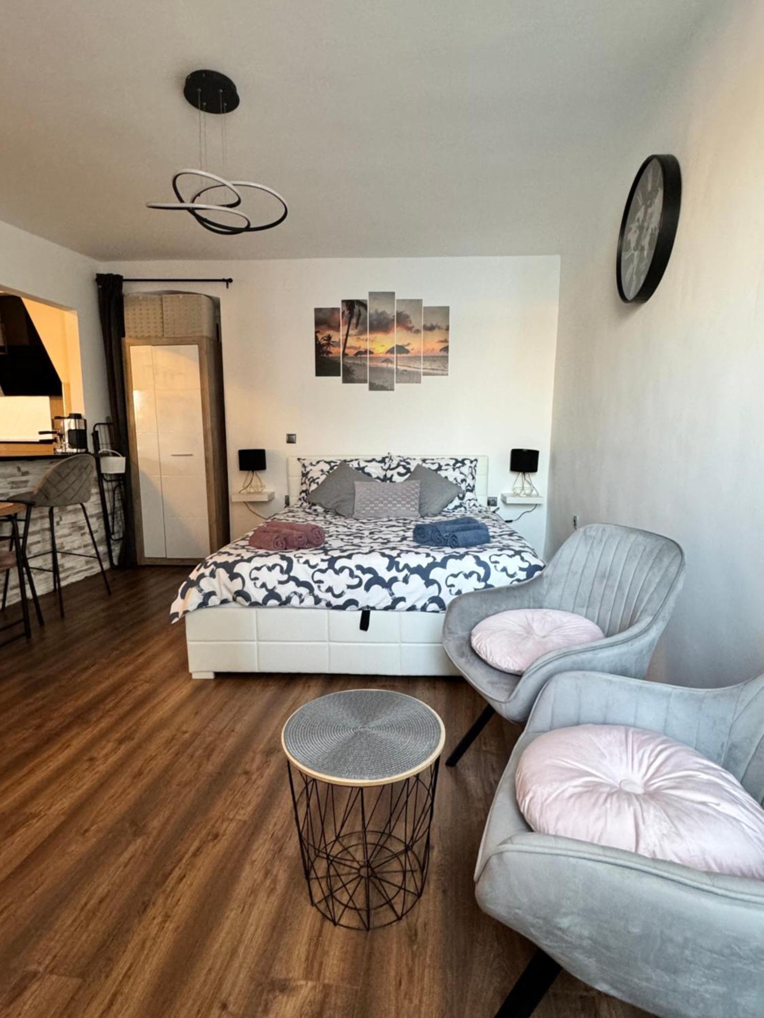 Studio Svalba โรวีน ภายนอก รูปภาพ